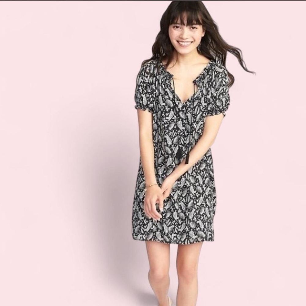Old Navy Tiger Leaf Print Tassel Tie Shift Dress XL Black White Boho - Picture 2 of 6